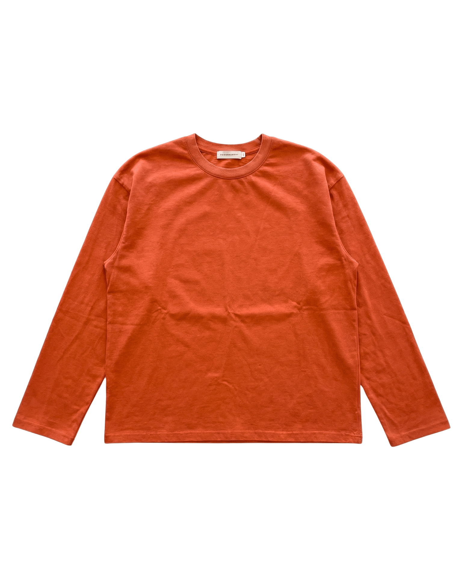 Mynte washed tee i koral orange, en langærmet oversize t-shirt i bomuld.
