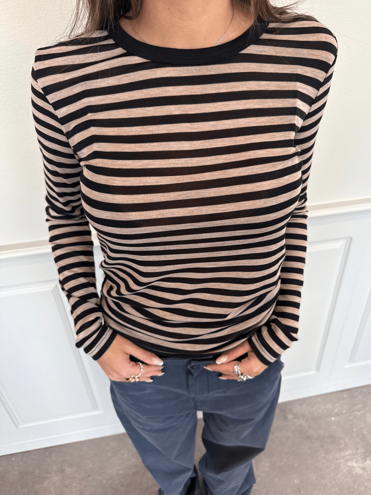 SIDSE T-SHIRT - BLACK/BROWN STRIPE