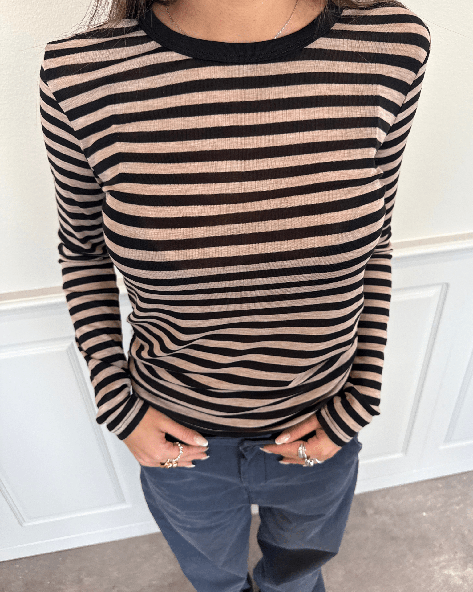 SIDSE T-SHIRT - BLACK/BROWN STRIPE