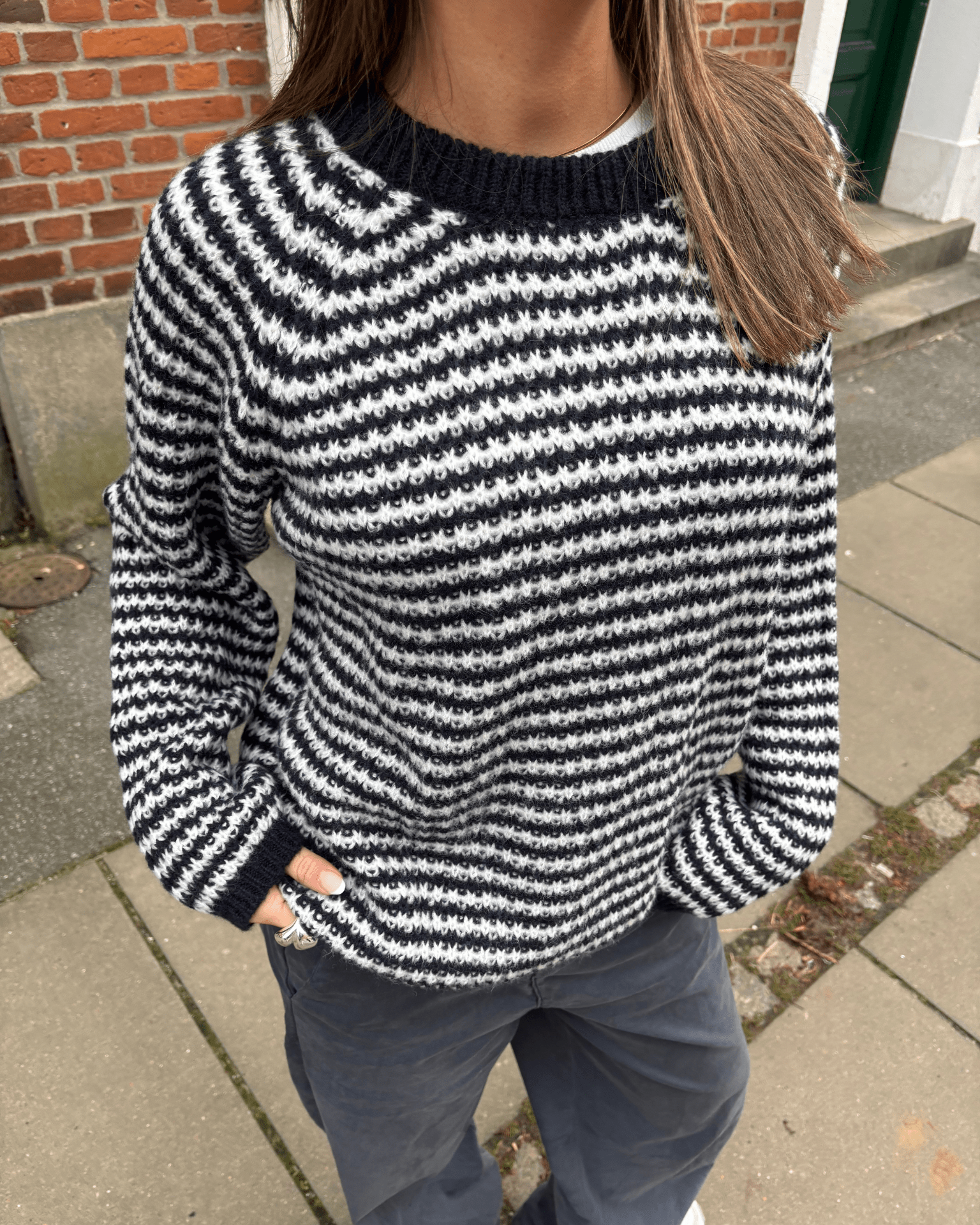 Sigrid stripe knit i navy og hvid med mørke kontrastkanter fra Din Vintage Shop
