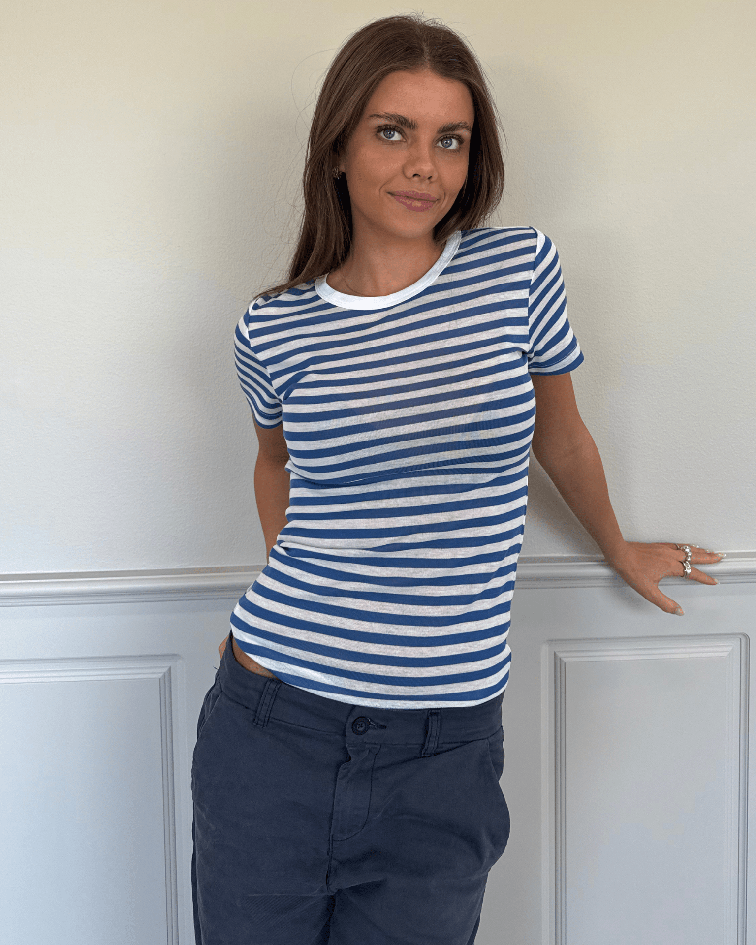 Sidse kortærmet t-shirt med hvide og blå striber fra Din Vintage Shop
