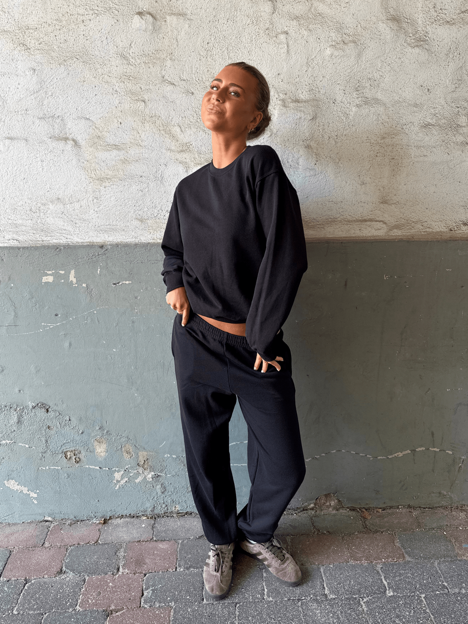 FRUIT SWEATSHIRT - BLACK