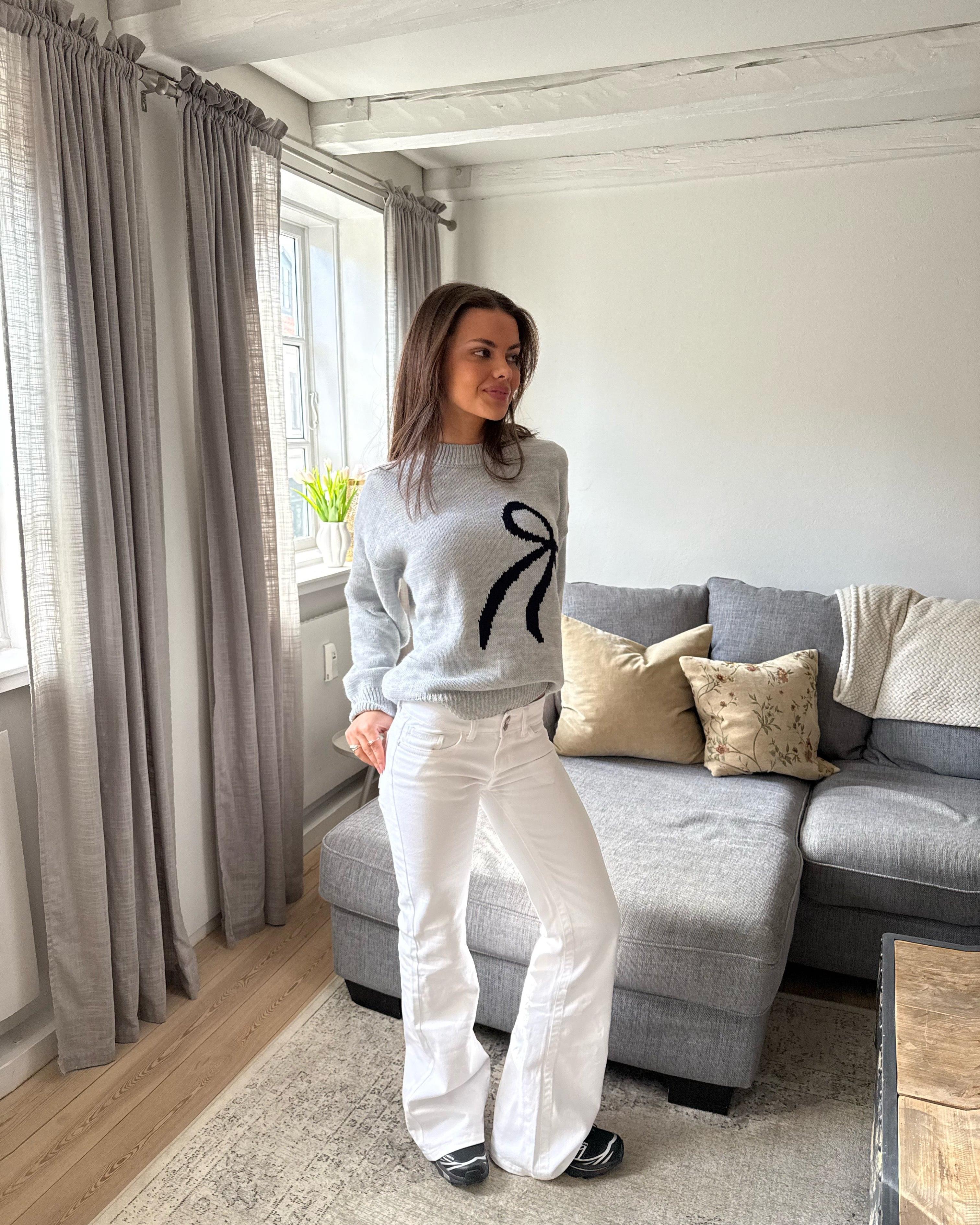 Hvide Erika low waist bootcut jeans i slim fit med stretch