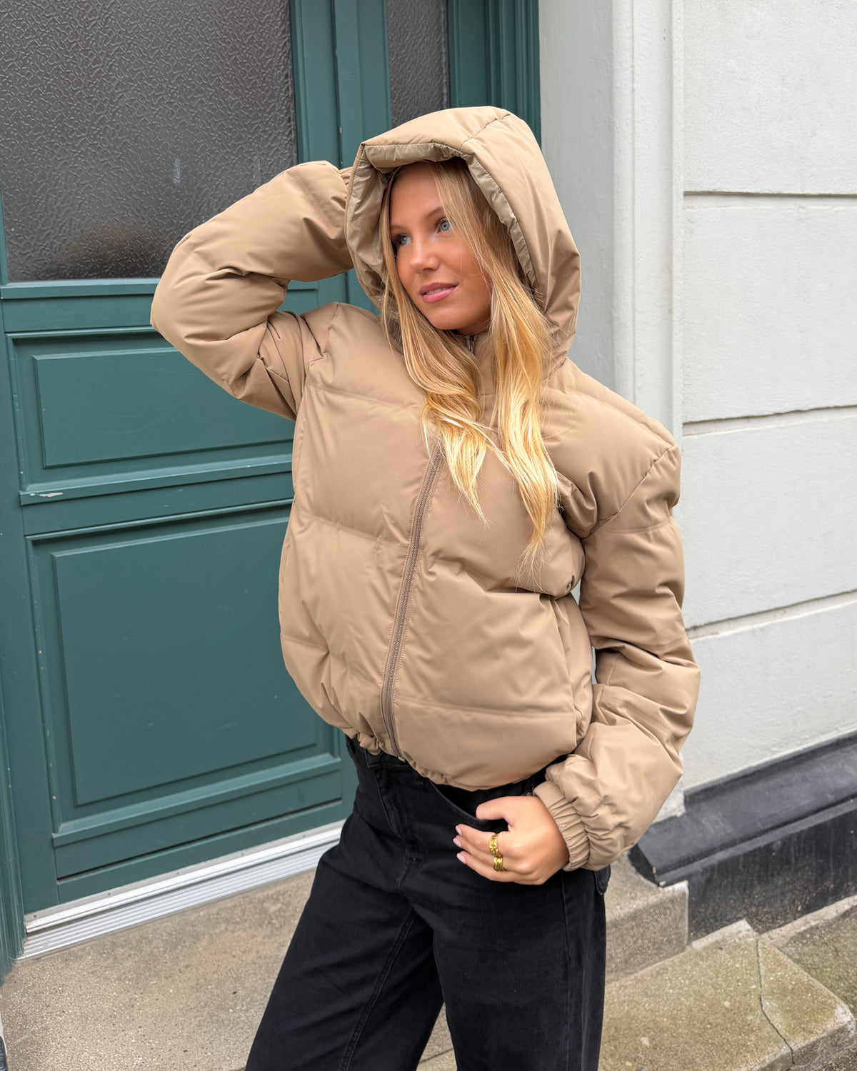 ALMA DOWN JACKET i sand – billede 10
