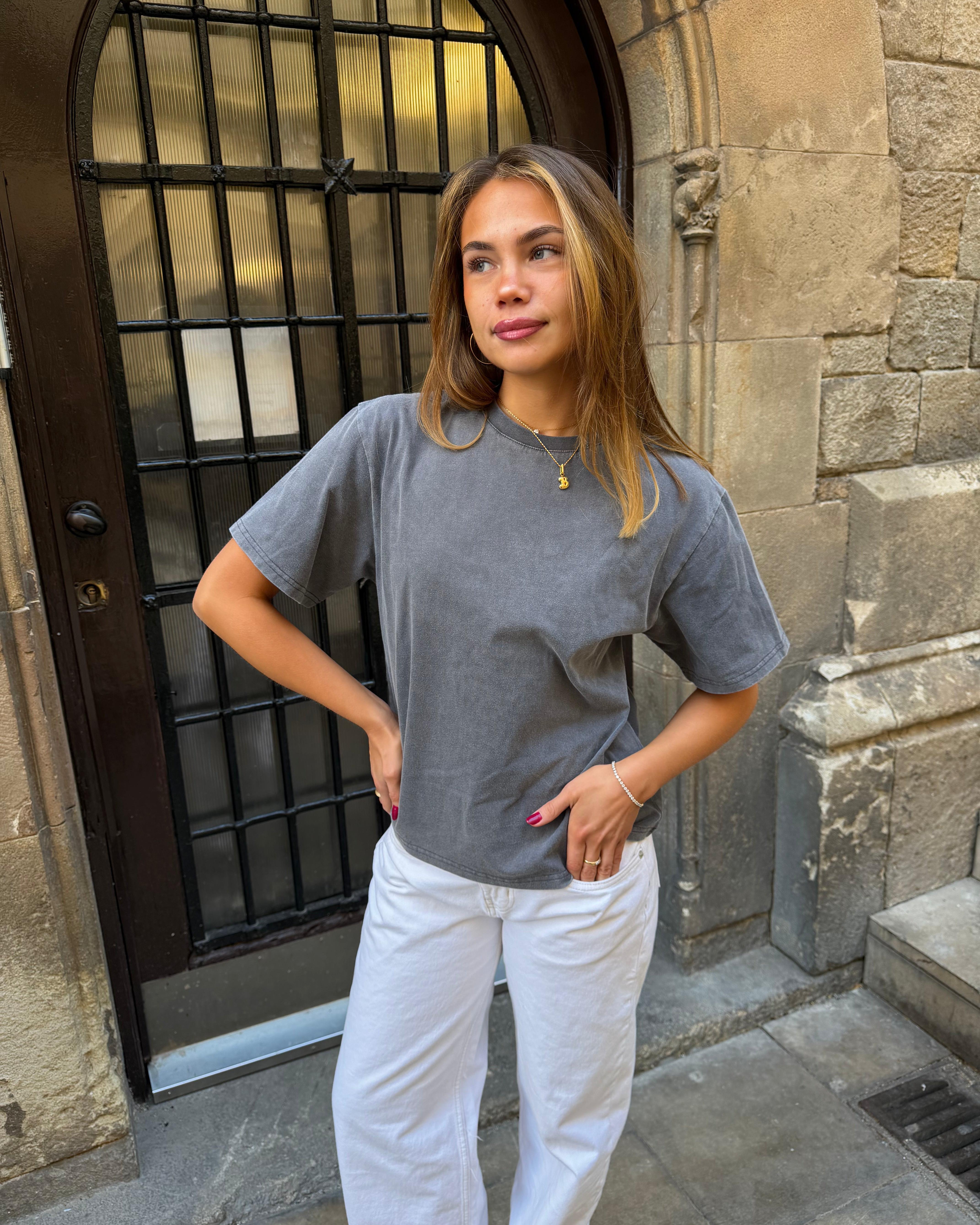 LYKKE WASHED TEE - GREY - fra Dinvintageshop