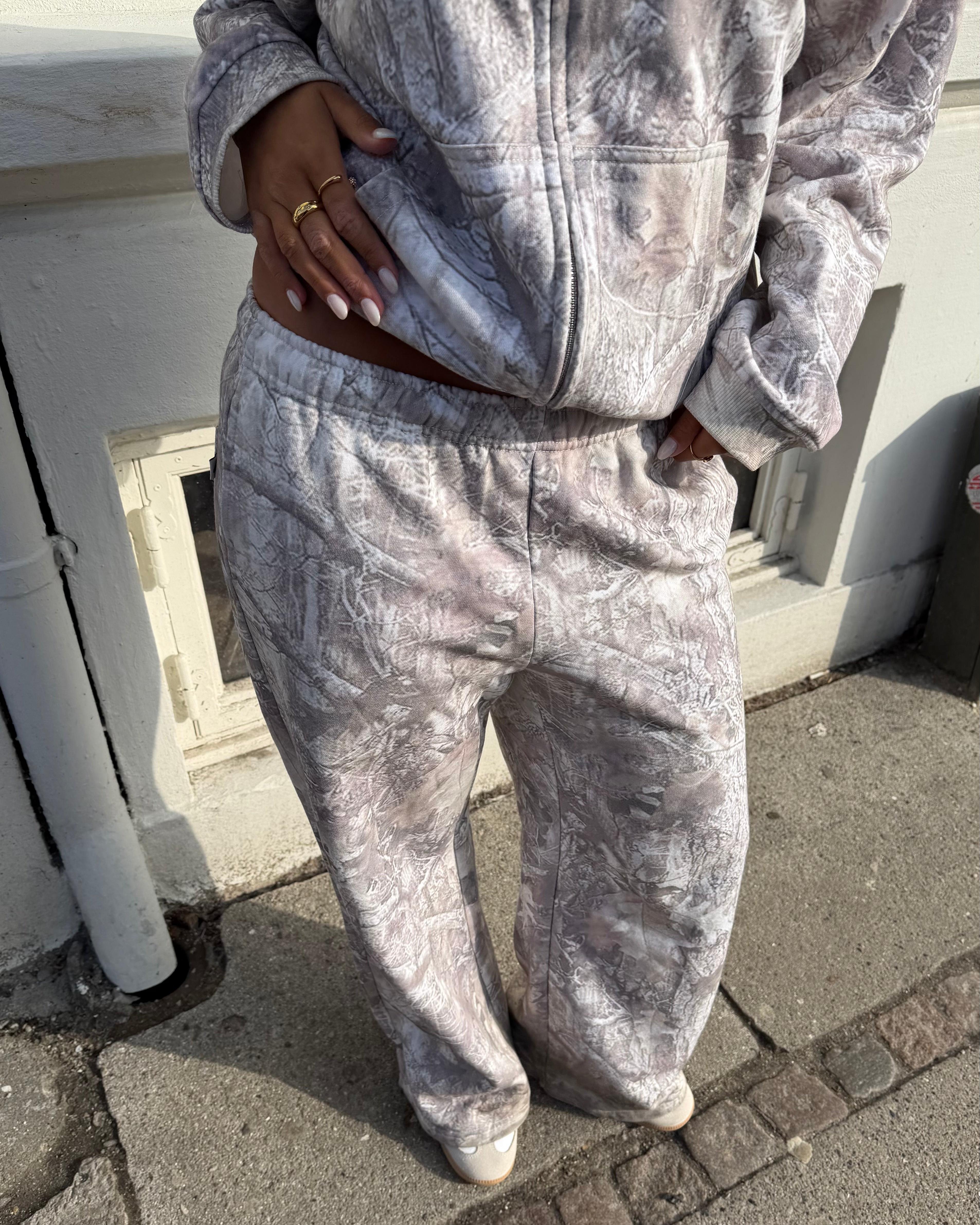 BAGGY SWEATPANTS - BROWN