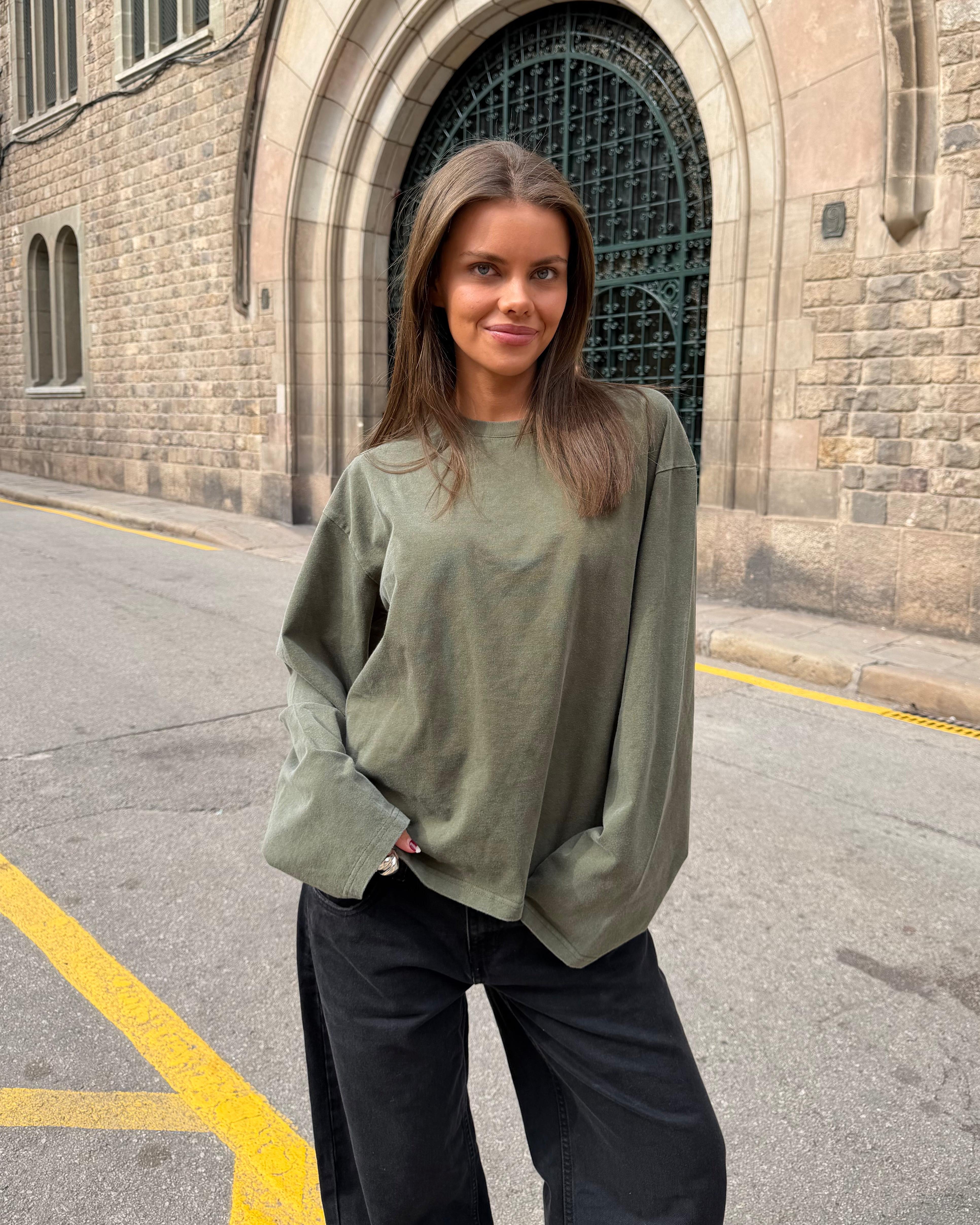 Oversize langærmet Mynte washed tee i armygrøn bomuld med vintage look