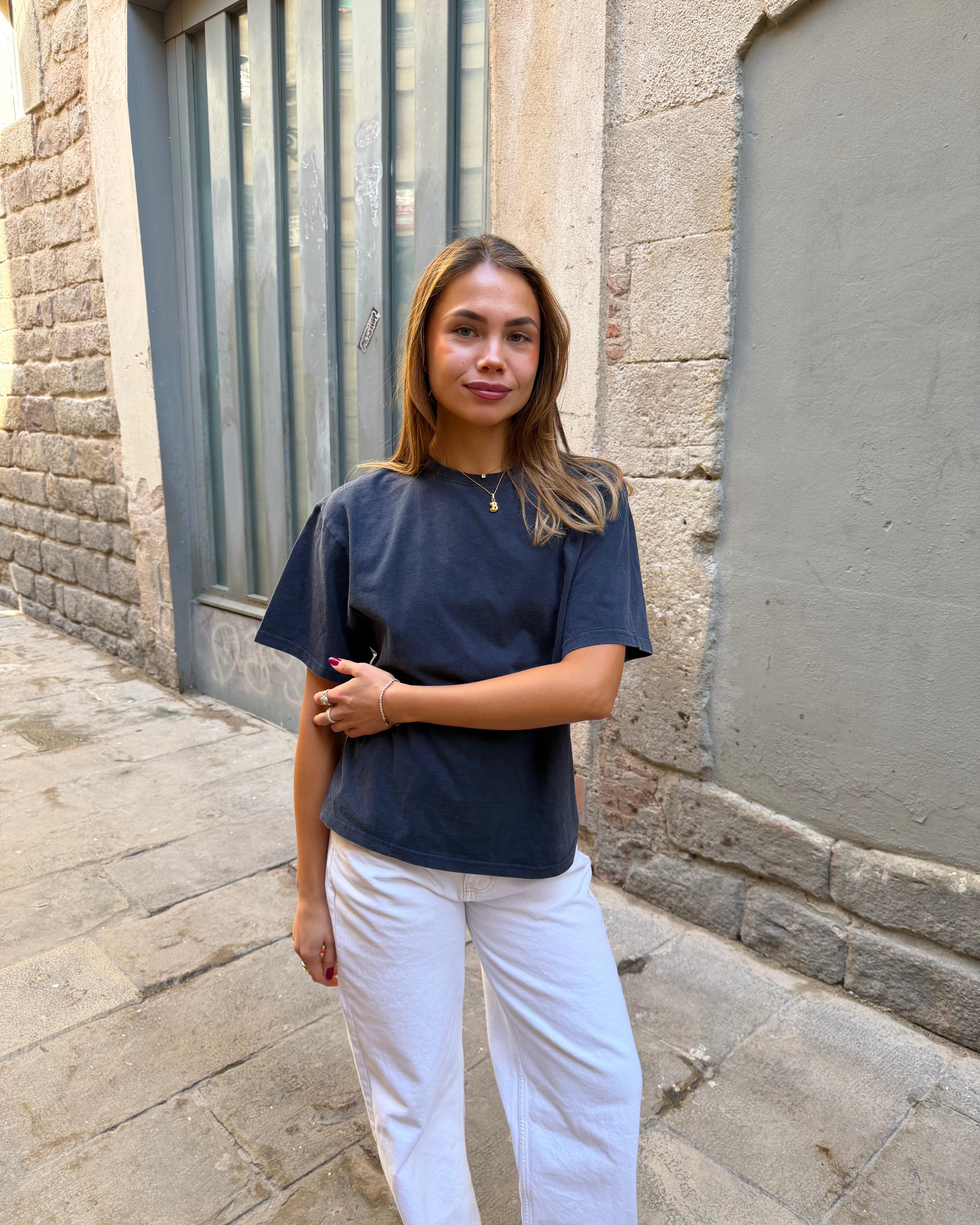 LYKKE WASHED TEE - NAVY - fra Dinvintageshop