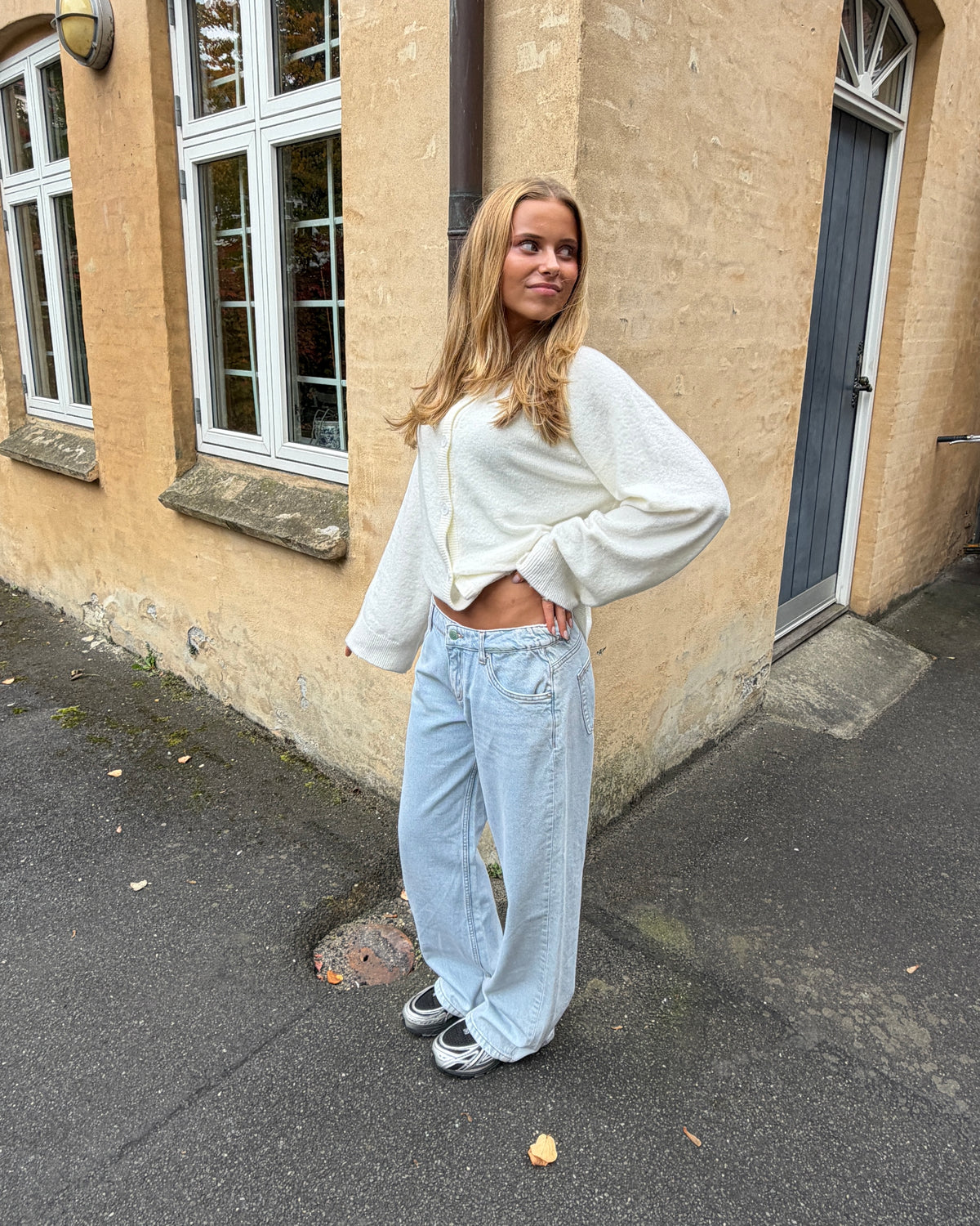 ESTHER JEANS - BRIGHT BLUE - Dinvintageshop