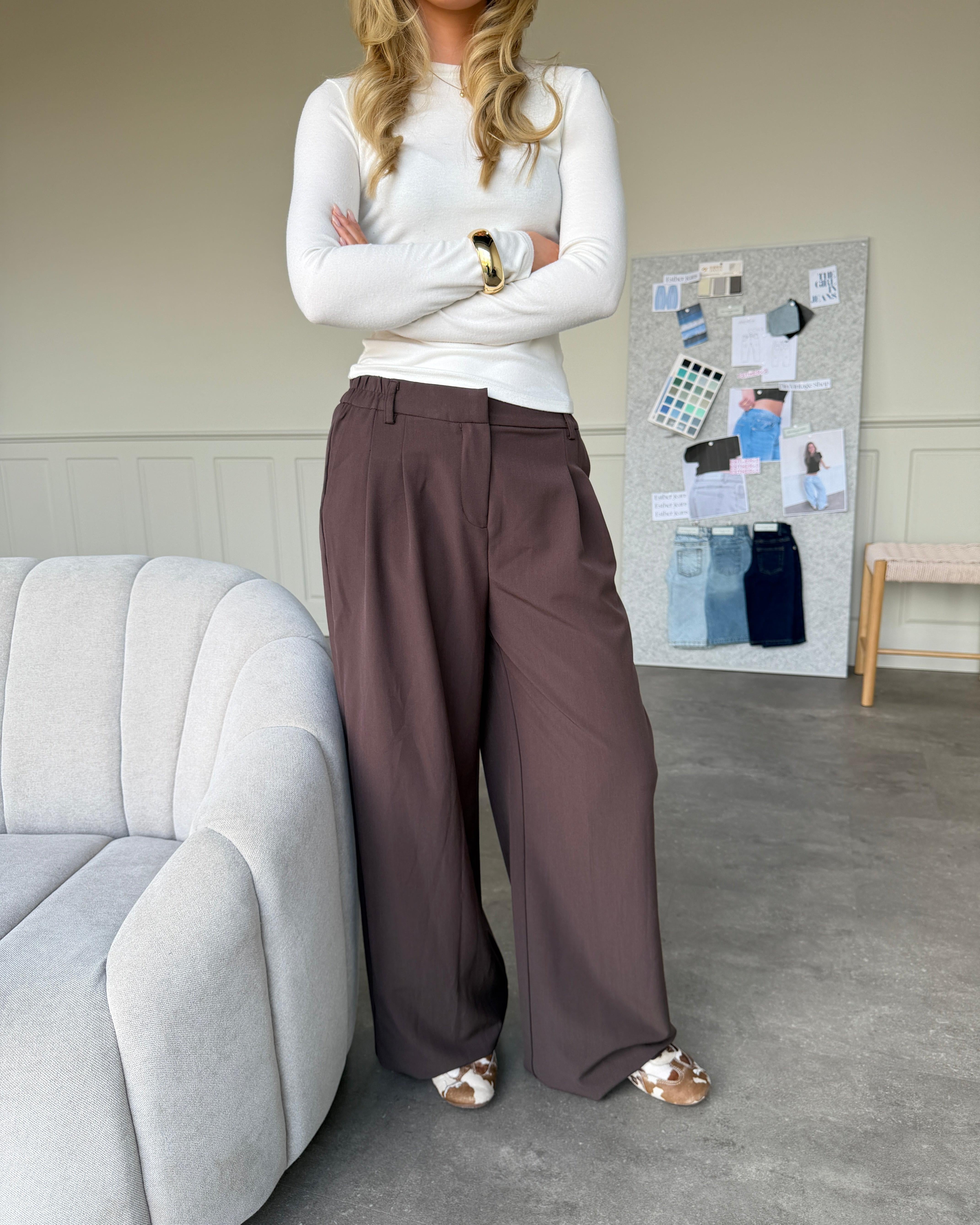 Brune Aia baggy suit pants med løs pasform og lav talje.