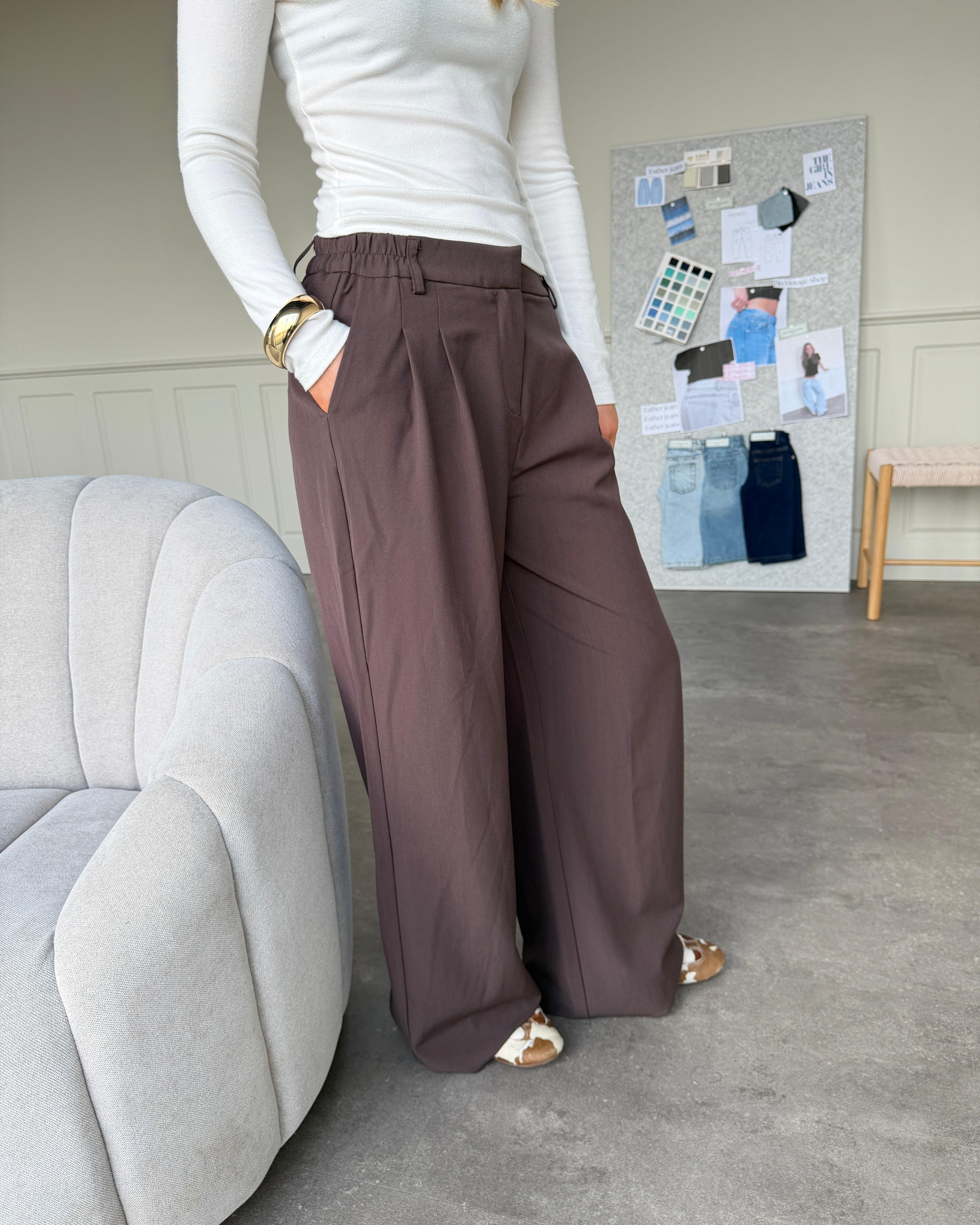 Brune, løstsiddende Aia baggy suit pants med sidelommer og elastik i taljen