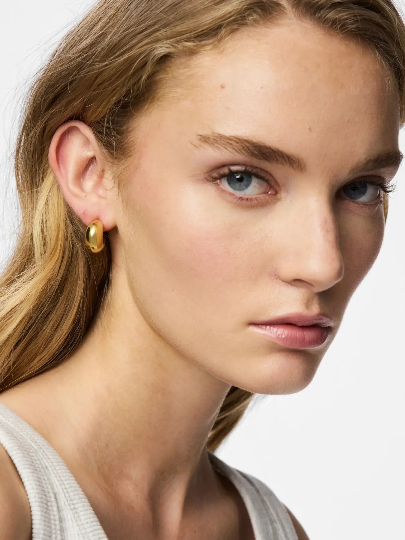 DEVIA EARRINGS (waterproof) - GOLD COLOR