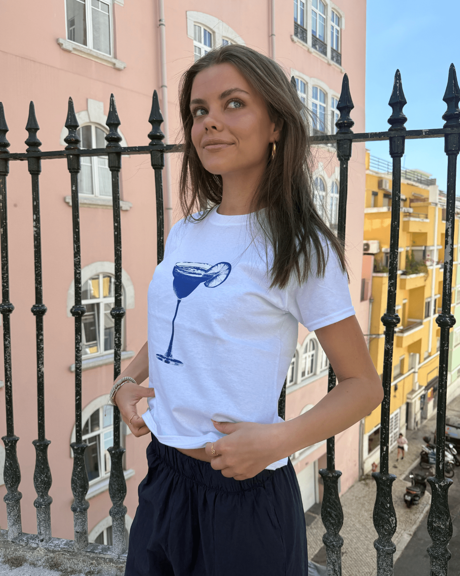 BLUE DRINK, BABY TEE - HVID - Dinvintageshop