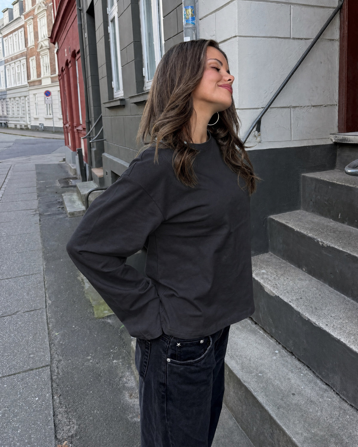 MYNTE TEE - BLACK