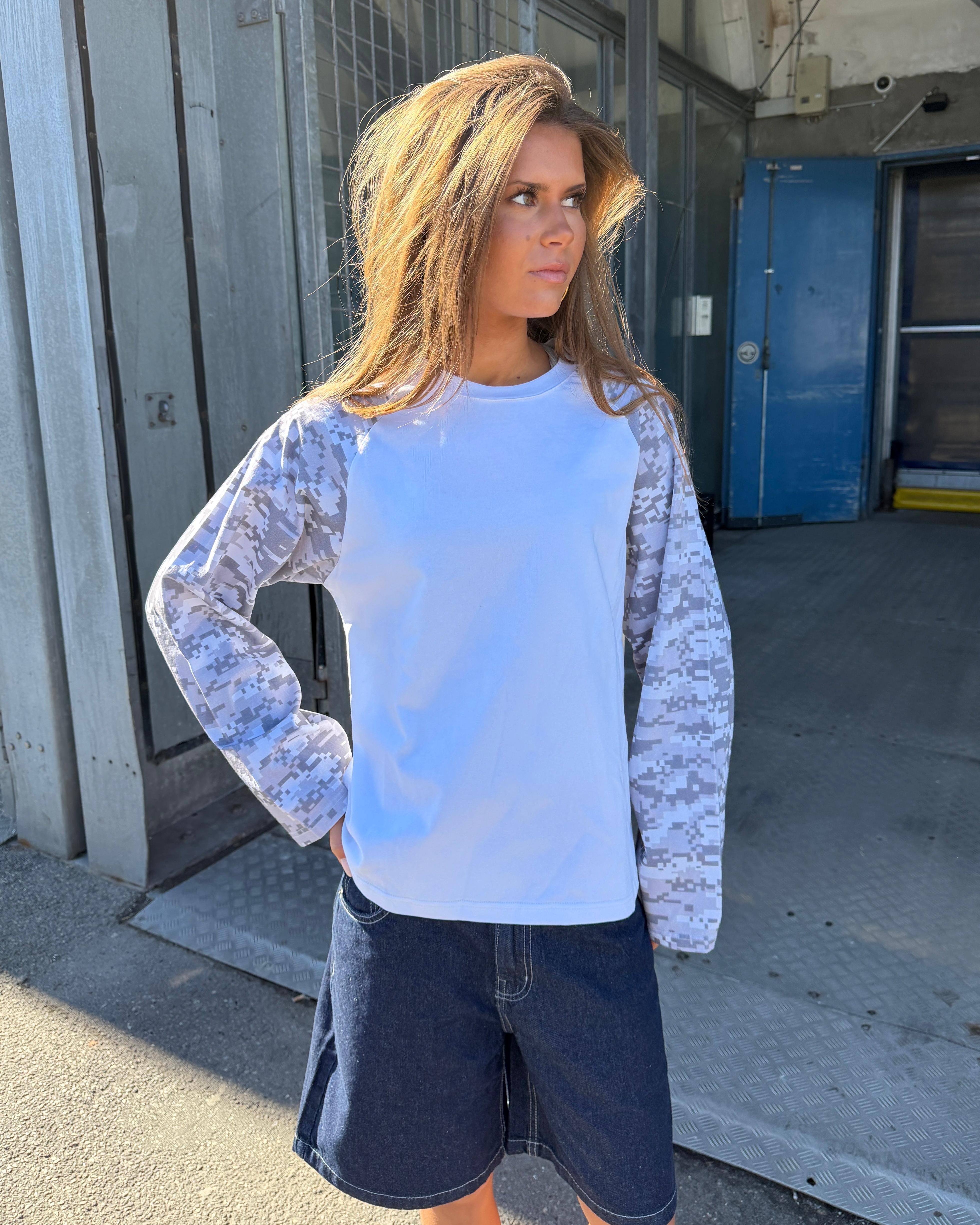 KLARA TEE - WHITE/GREY ARMY - Dinvintageshop