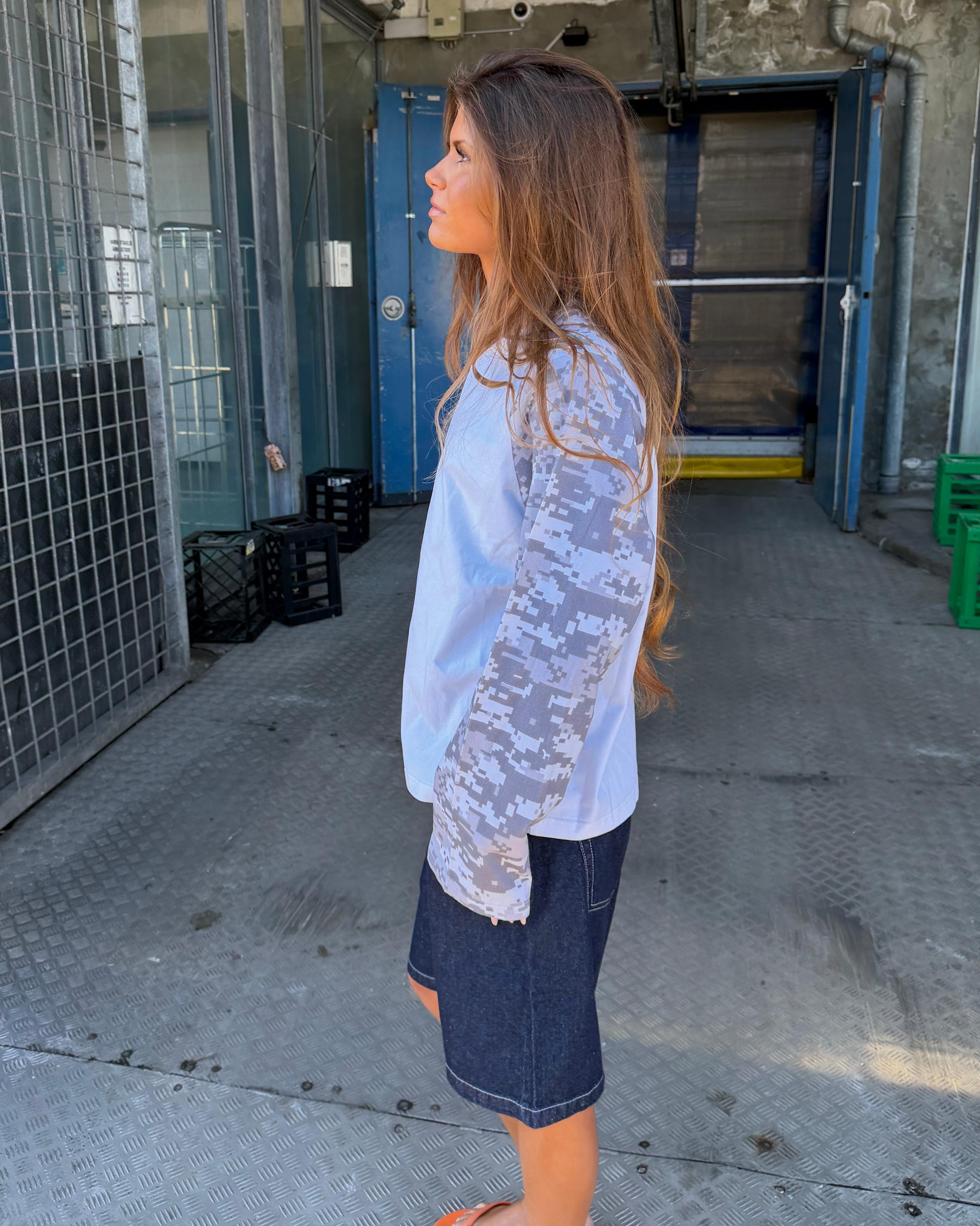 KLARA TEE - WHITE/GREY ARMY - Dinvintageshop