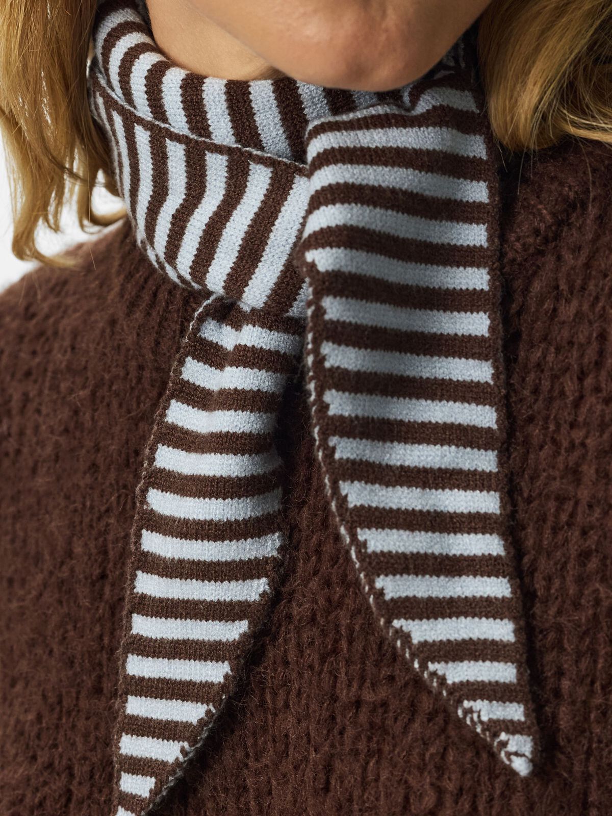 KOMMA TRIANGLE SCARF - CASHMERE BLUE / HOT FUDGE - Dinvintageshop