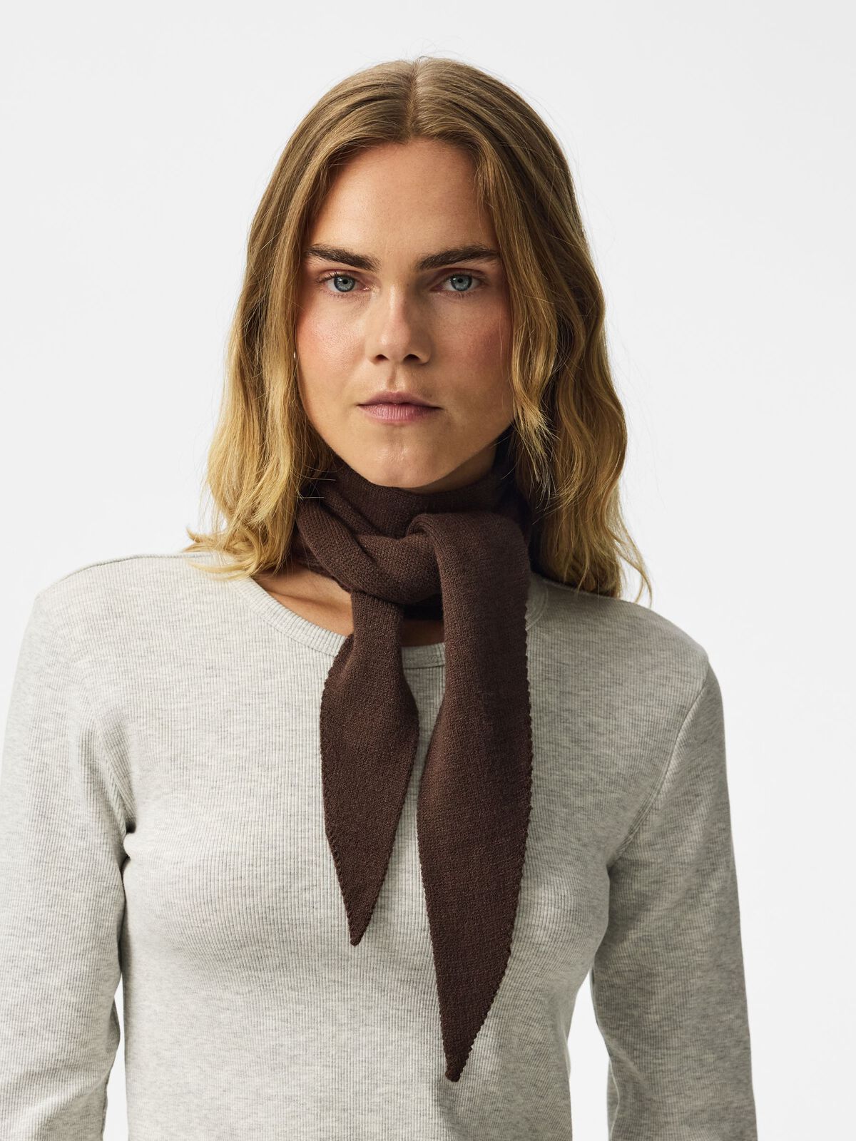 KOMMA TRIANGLE SCARF - HOT FUDGE - Dinvintageshop