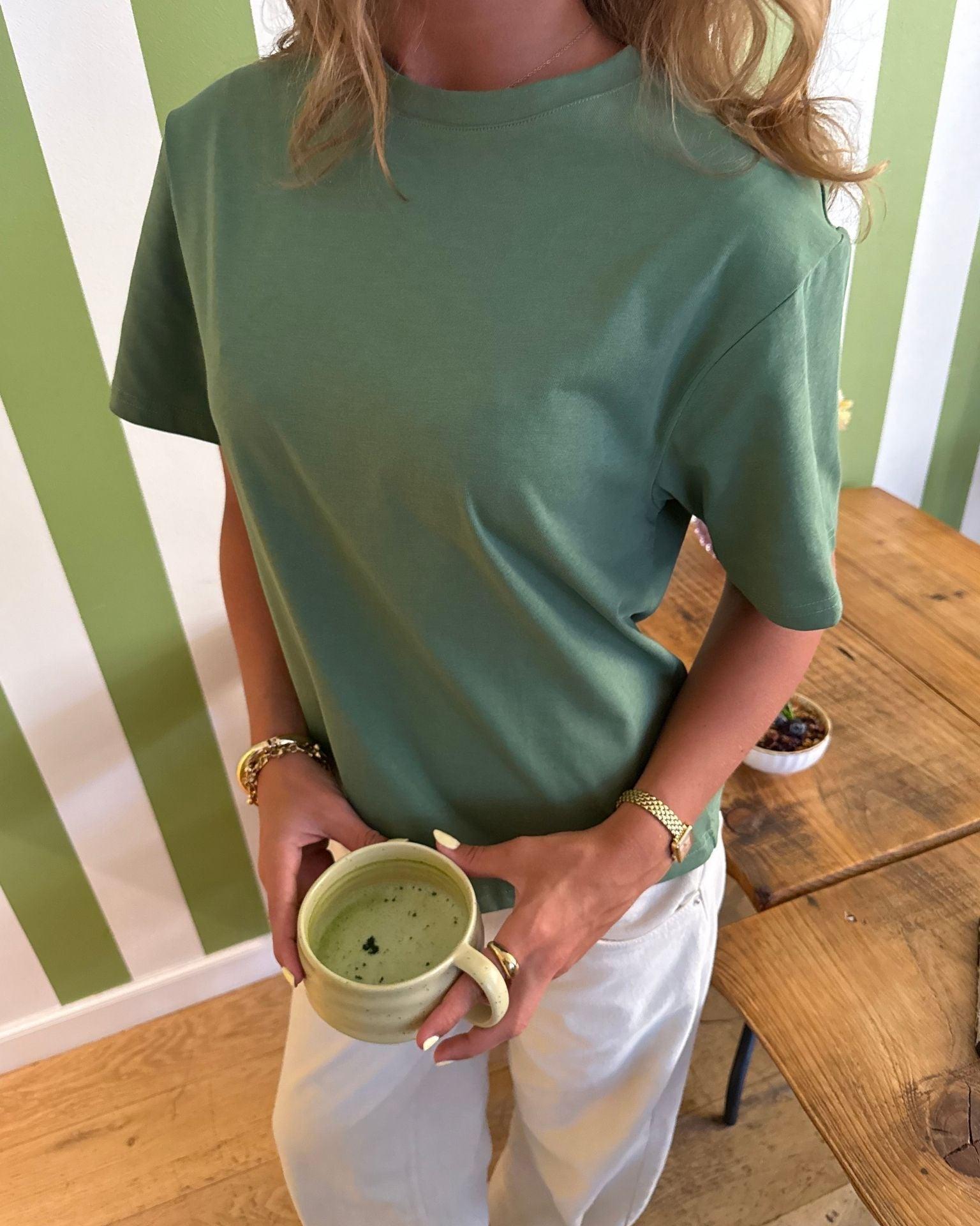 LYKKE TEE - GREEN - Dinvintageshop
