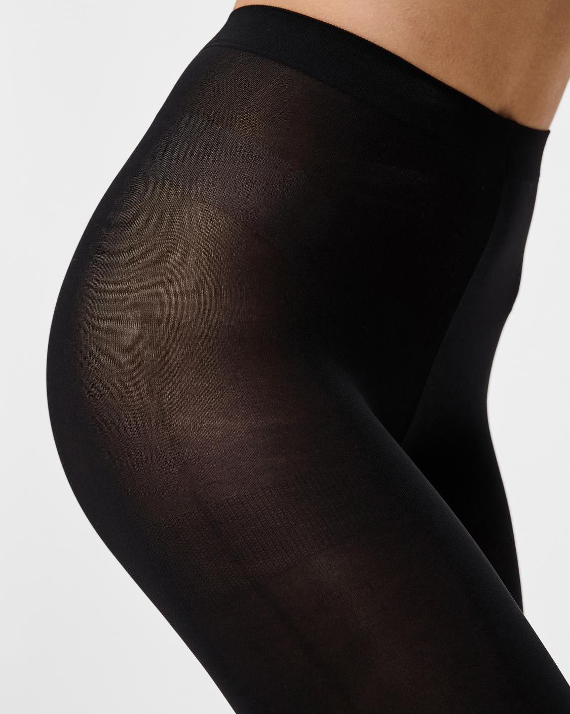 Sorte, semi-transparente Pieces Nikoline 90 denier strømpebukser set fra siden