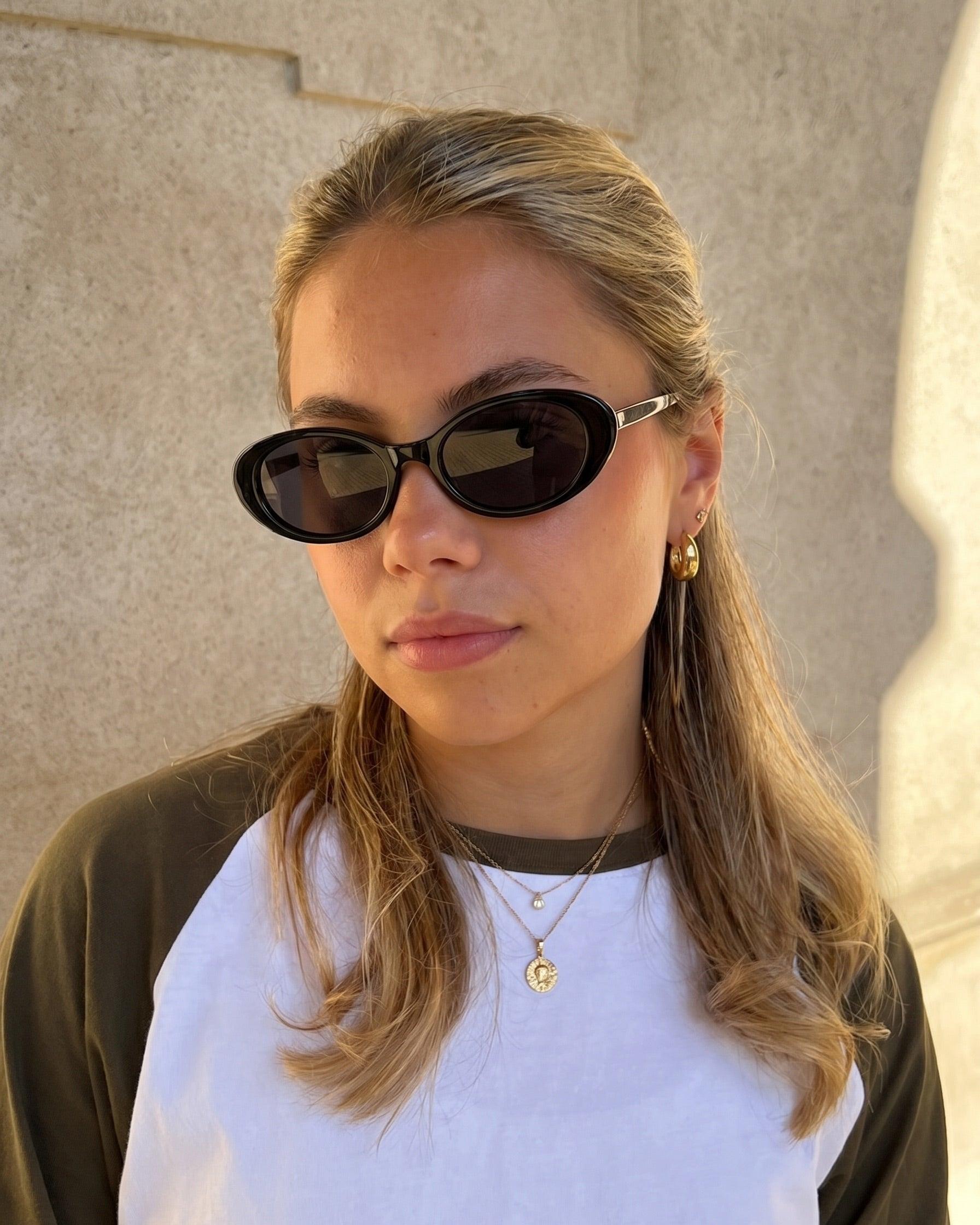 SANNA SOLBRILLER - BLACK - Dinvintageshop