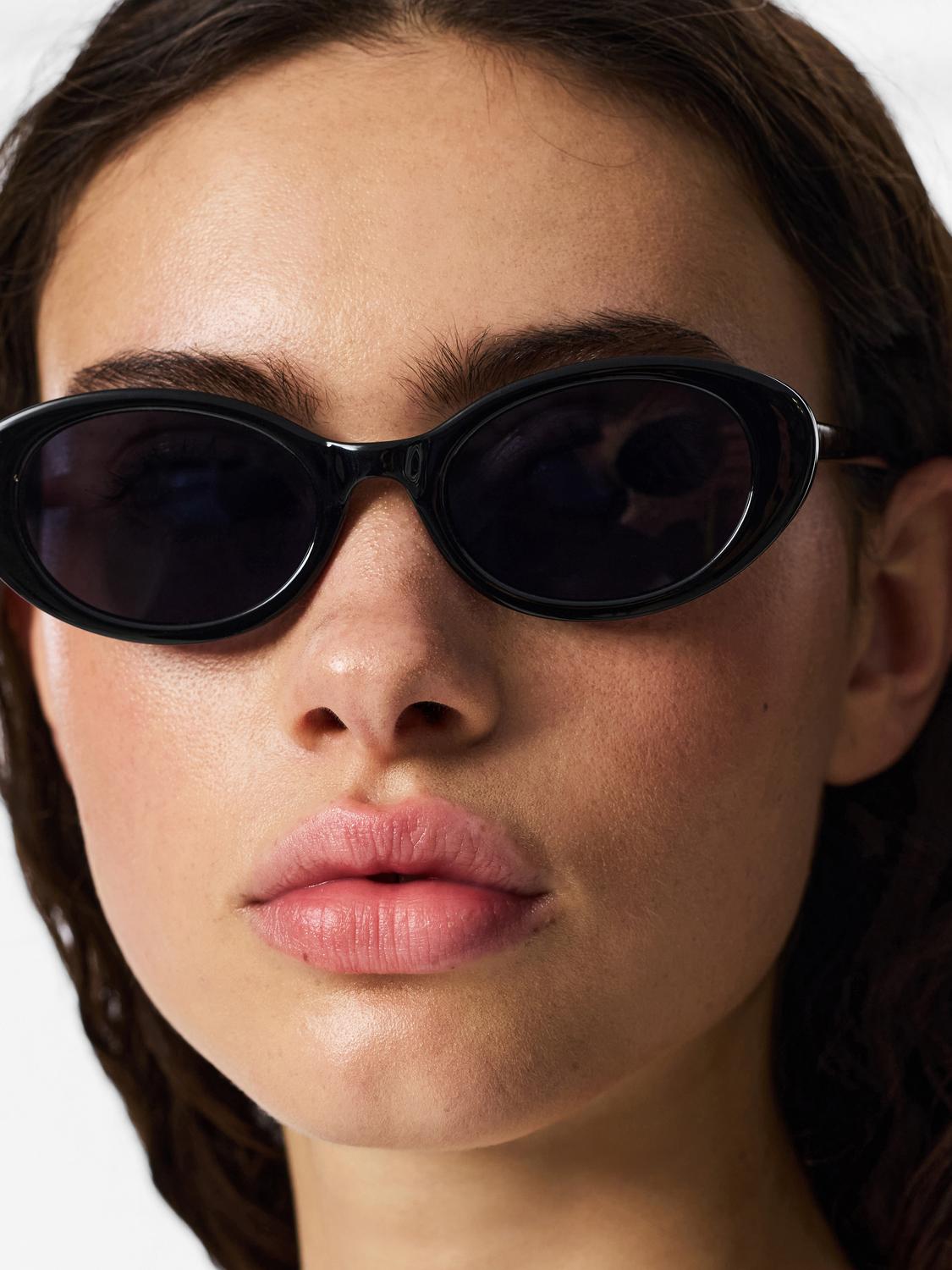 SANNA SOLBRILLER - BLACK - Dinvintageshop