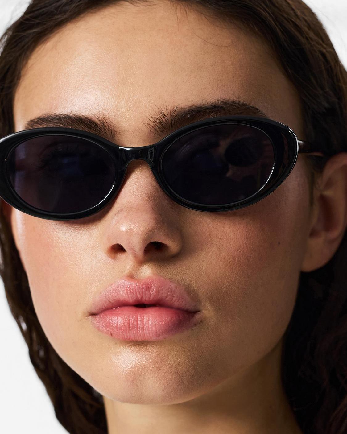SANNA SOLBRILLER - BLACK - Dinvintageshop