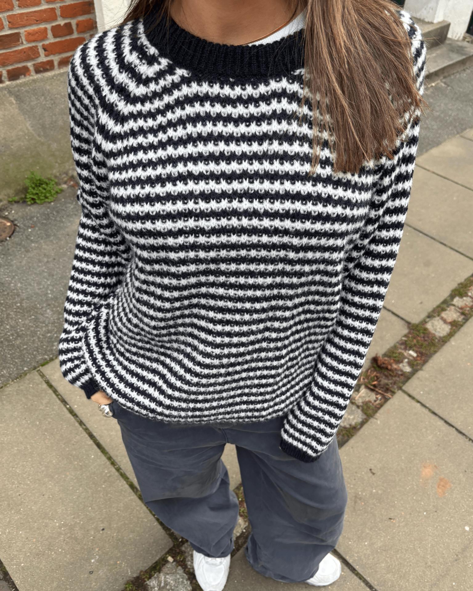 SIGRID STRIPE KNIT - NAVY/WHITE