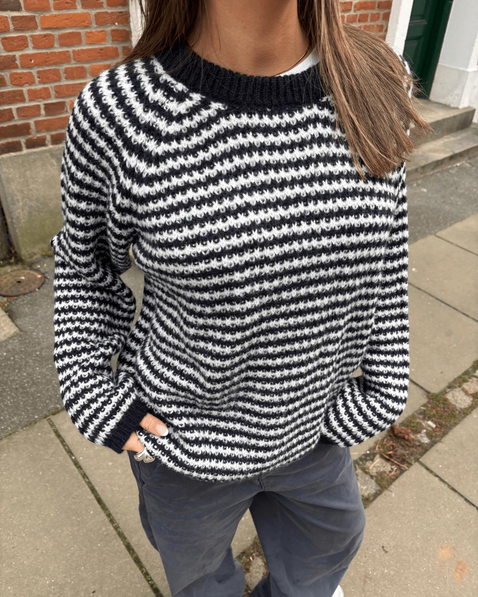 SIGRID STRIPE KNIT - NAVY/WHITE