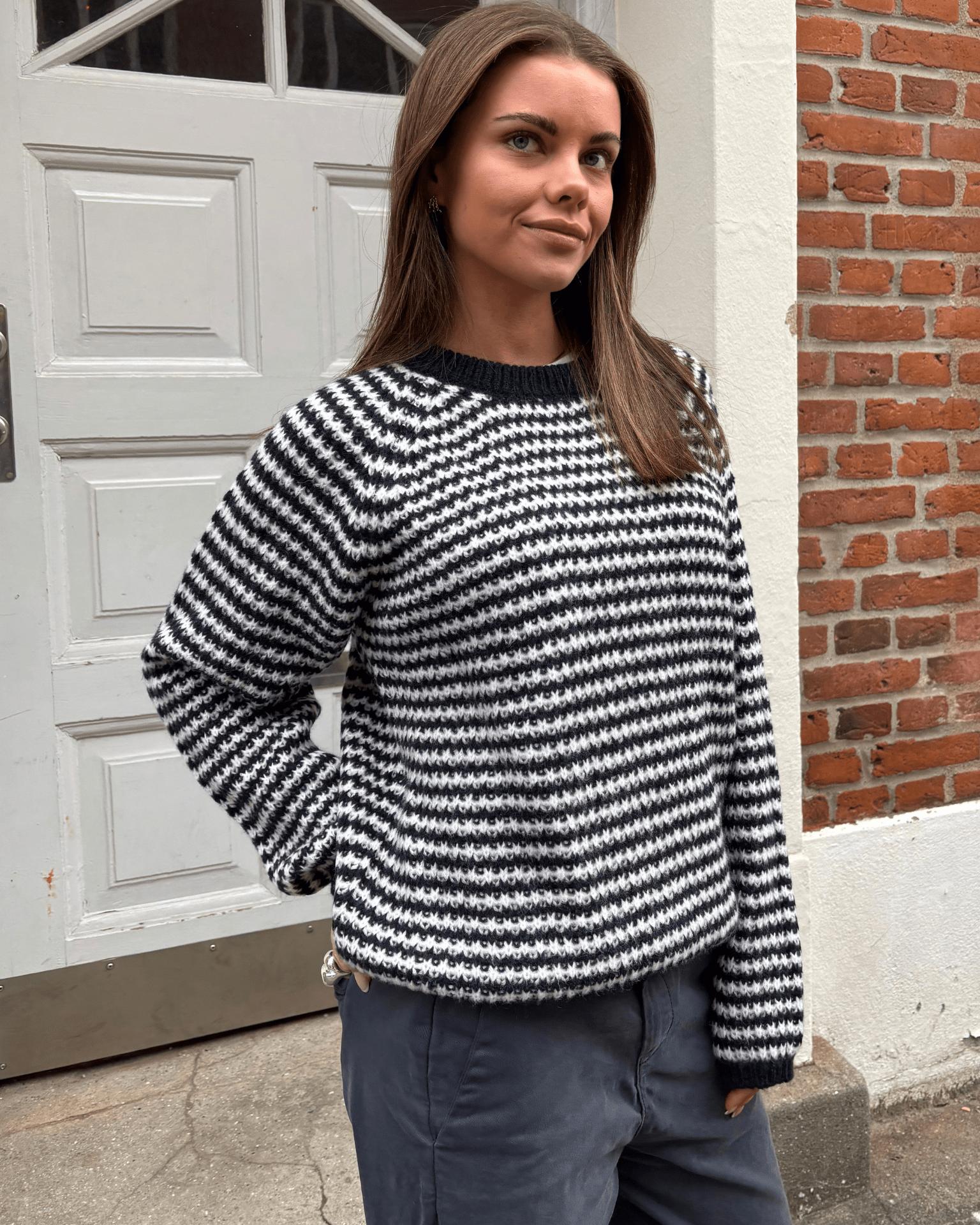 SIGRID STRIPE KNIT - NAVY/WHITE