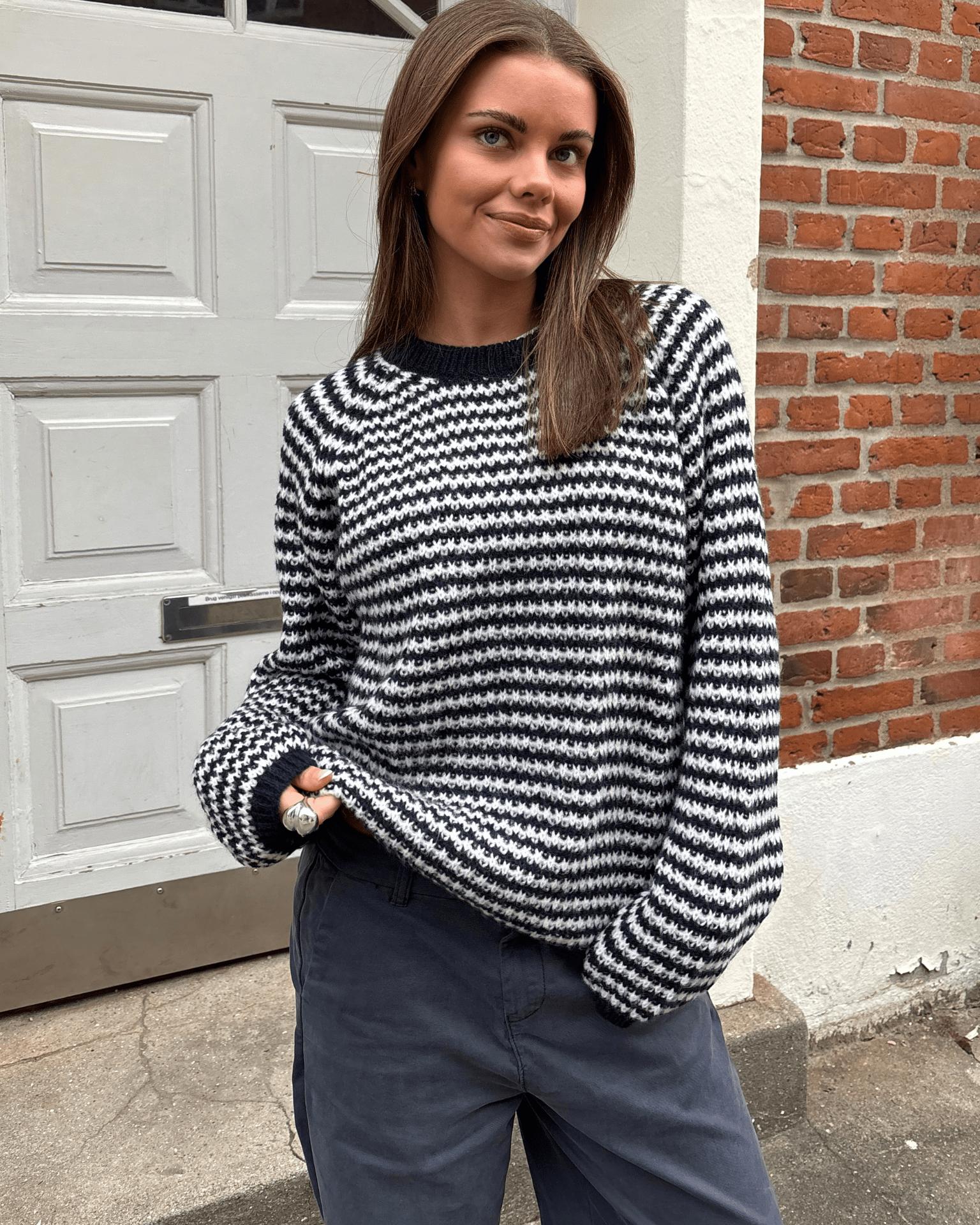 SIGRID STRIPE KNIT - NAVY/WHITE