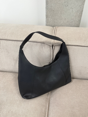 JOYE HOBO BAG - BLACK