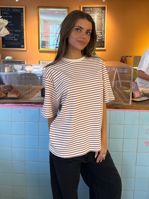 LYKKE STRIPE TEE - WHITE/WINE RED