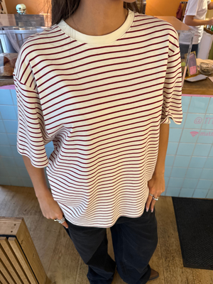 LYKKE STRIPE TEE - WHITE/WINE RED