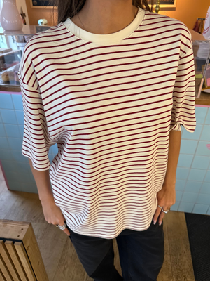 LYKKE STRIPE TEE - WHITE/WINE RED