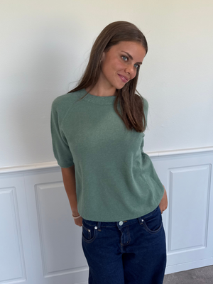 SAGA SHORTSLEEVE KNIT - GREEN