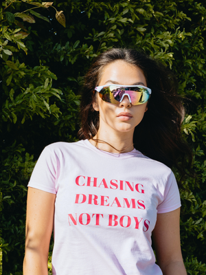 CHASING DREAMS, BABY TEE - LYSERØD