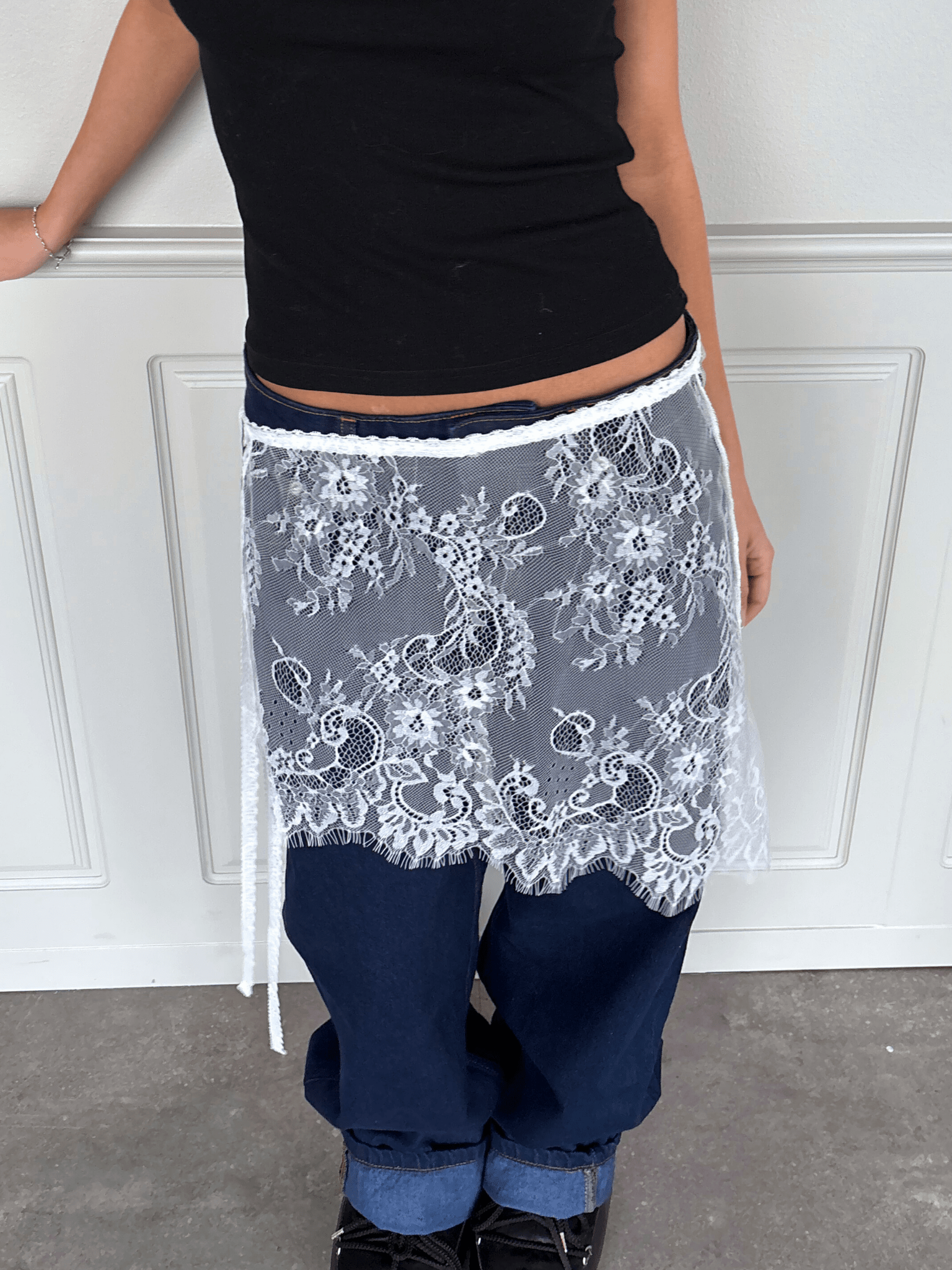 LACE MINI SKIRT - WHITE