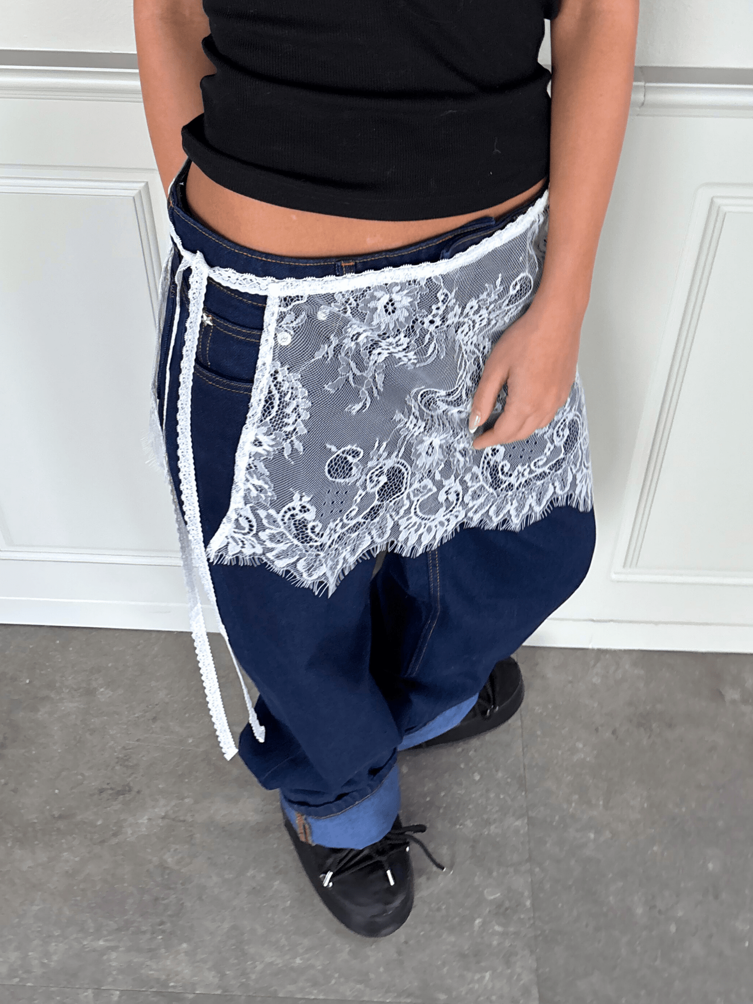 LACE MINI SKIRT - WHITE