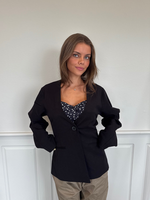 KAMIL FITTED BLAZER - BLACK