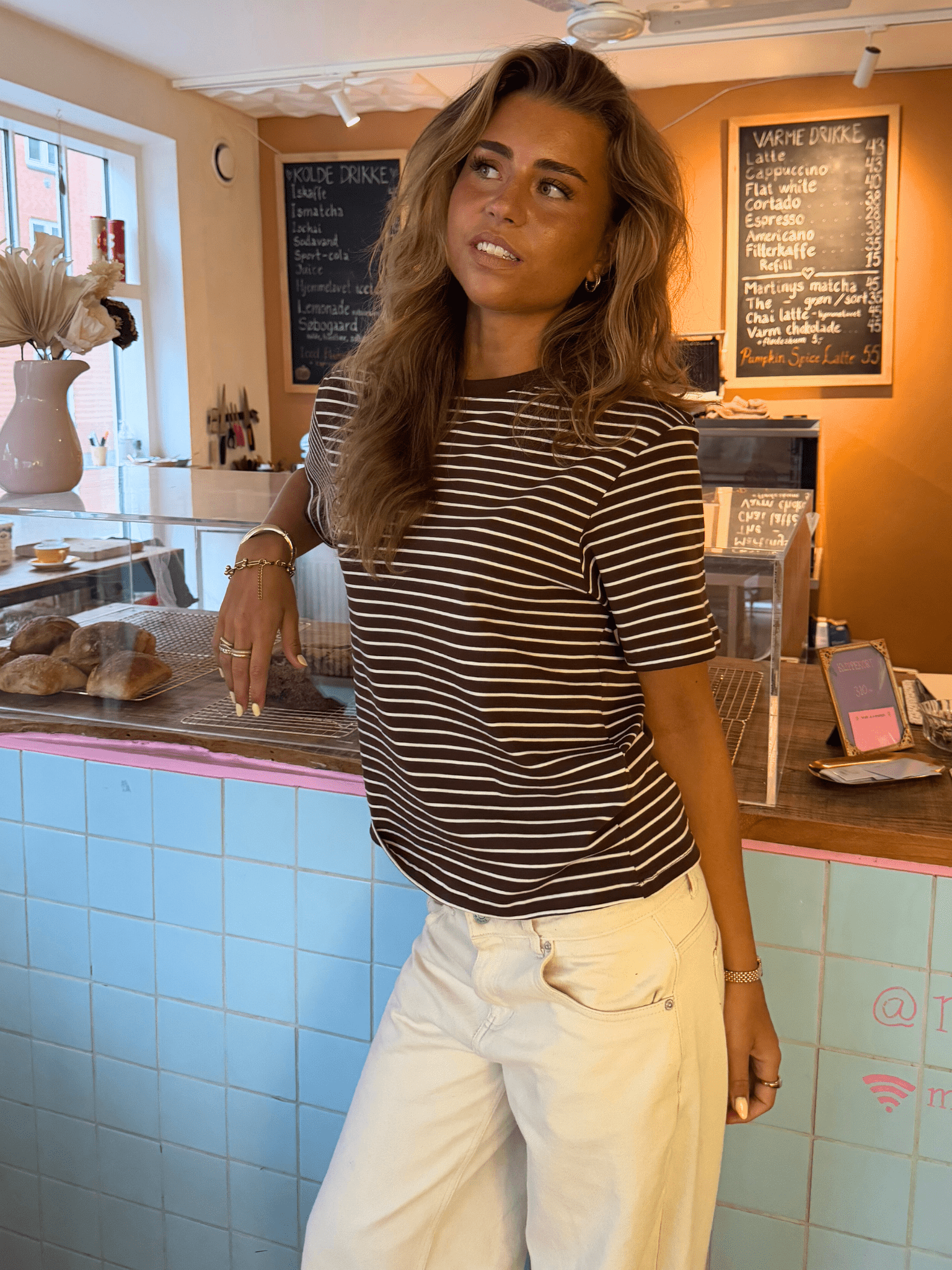 HAPPY STRIPE TEE - BROWN/WHITE