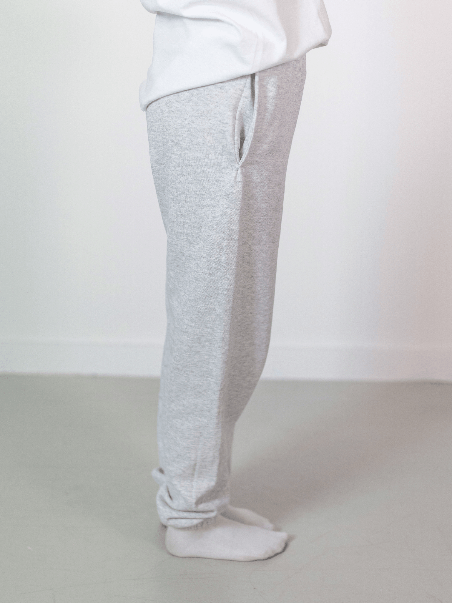 FRUIT SWEATPANTS W/ ELA - GRAY
