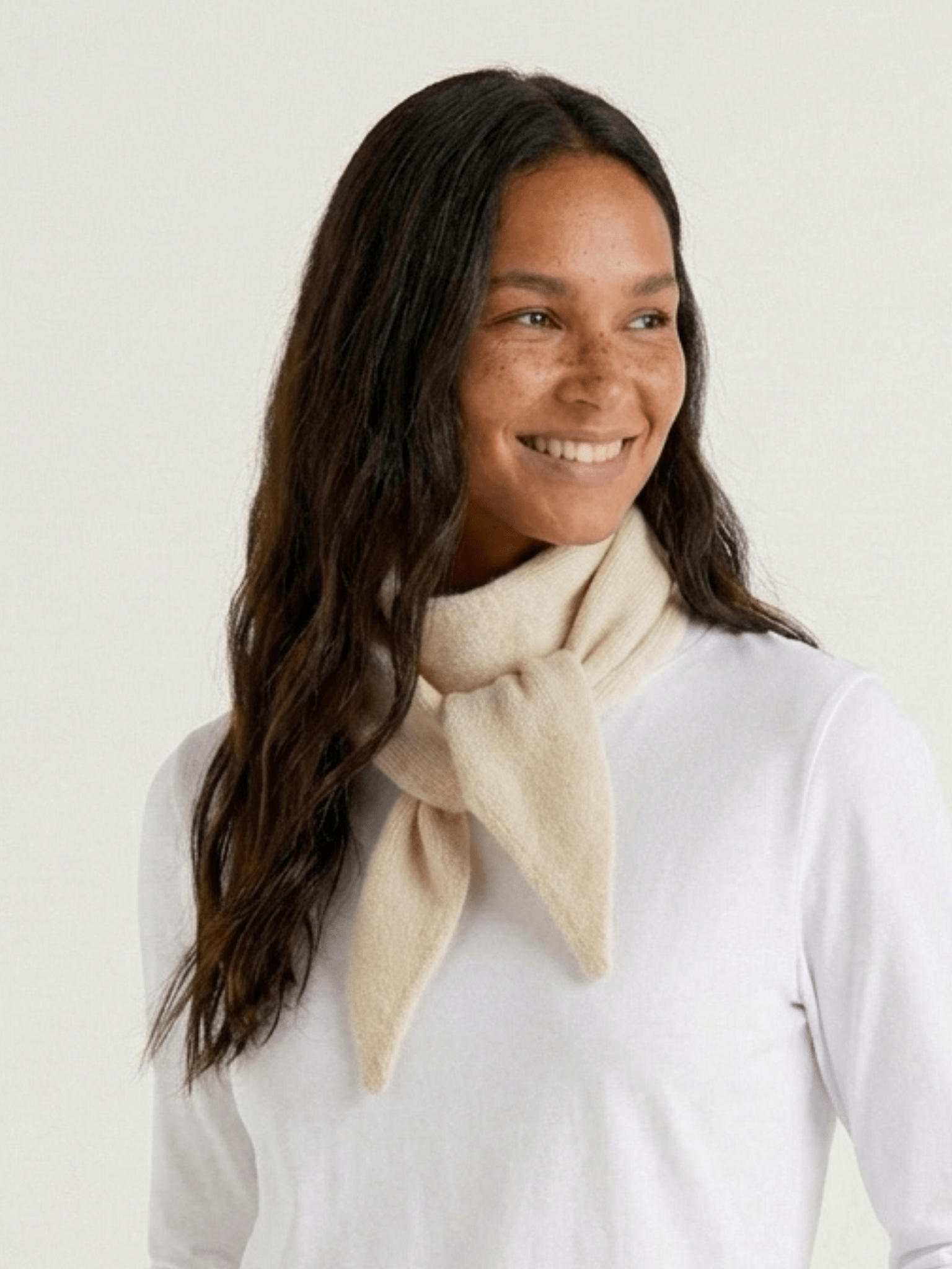 KOMMA TRIANGLE SCARF - WHITECAP GRAY