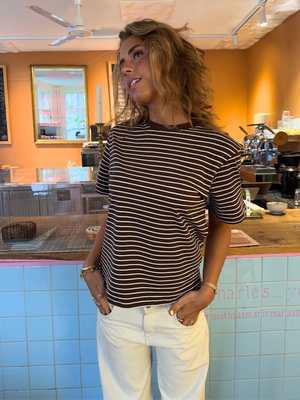 HAPPY STRIPE TEE - BROWN/WHITE