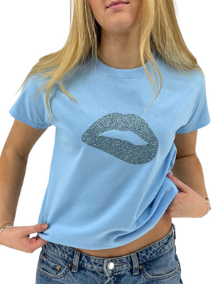 GLITTER LIPS (BLUE), BABY TEE - LIGHT BLUE