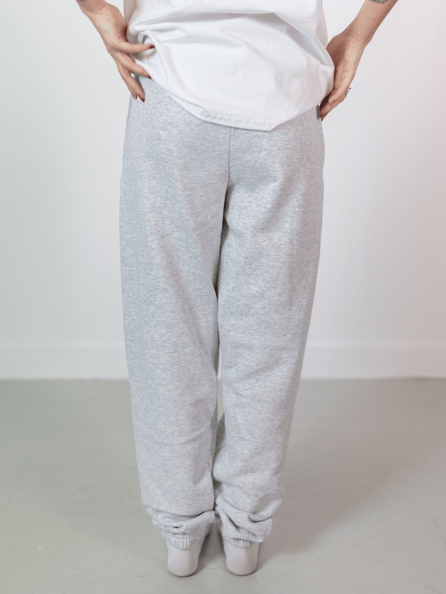 FRUIT SWEATPANTS W/ ELA - GRAY