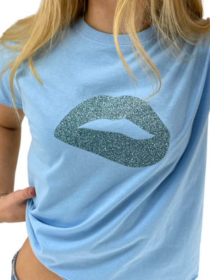 GLITTER LIPS (BLUE), BABY TEE - LIGHT BLUE