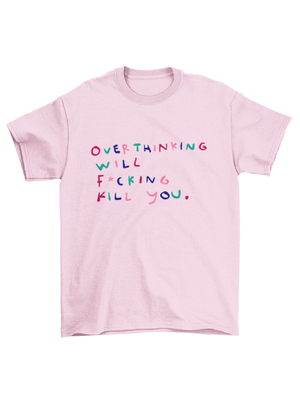 OVERTHINKING BABY TEE - LYSERØD