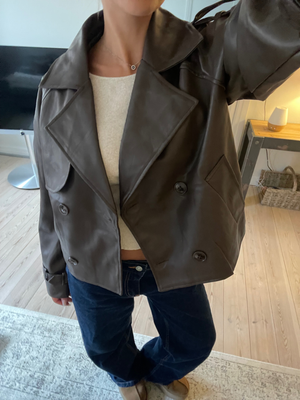 VICTORIA TRENCH COAT - MØRKBRUN