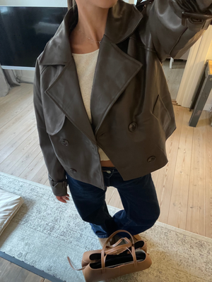 VICTORIA TRENCH COAT - MØRKBRUN